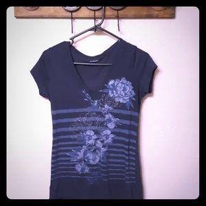 Express V-neck Small